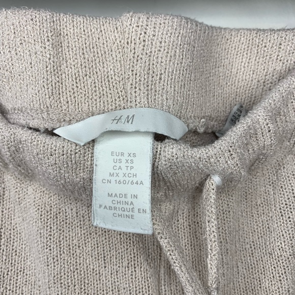 H&M comfortable woven shorts - Picture 2 of 2